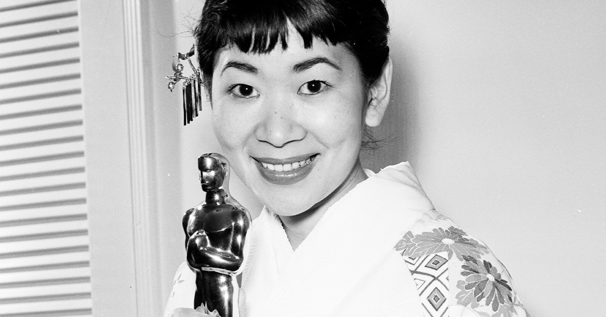 Portrait of Miyoshi Umeki holding her Oscar