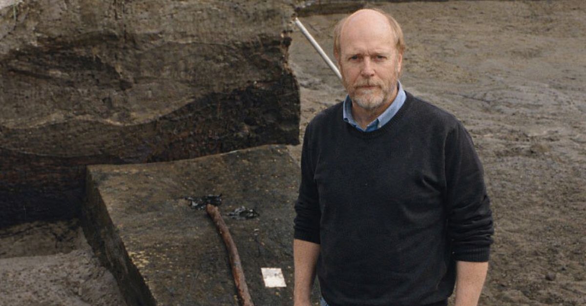 Man near Schoningen spear