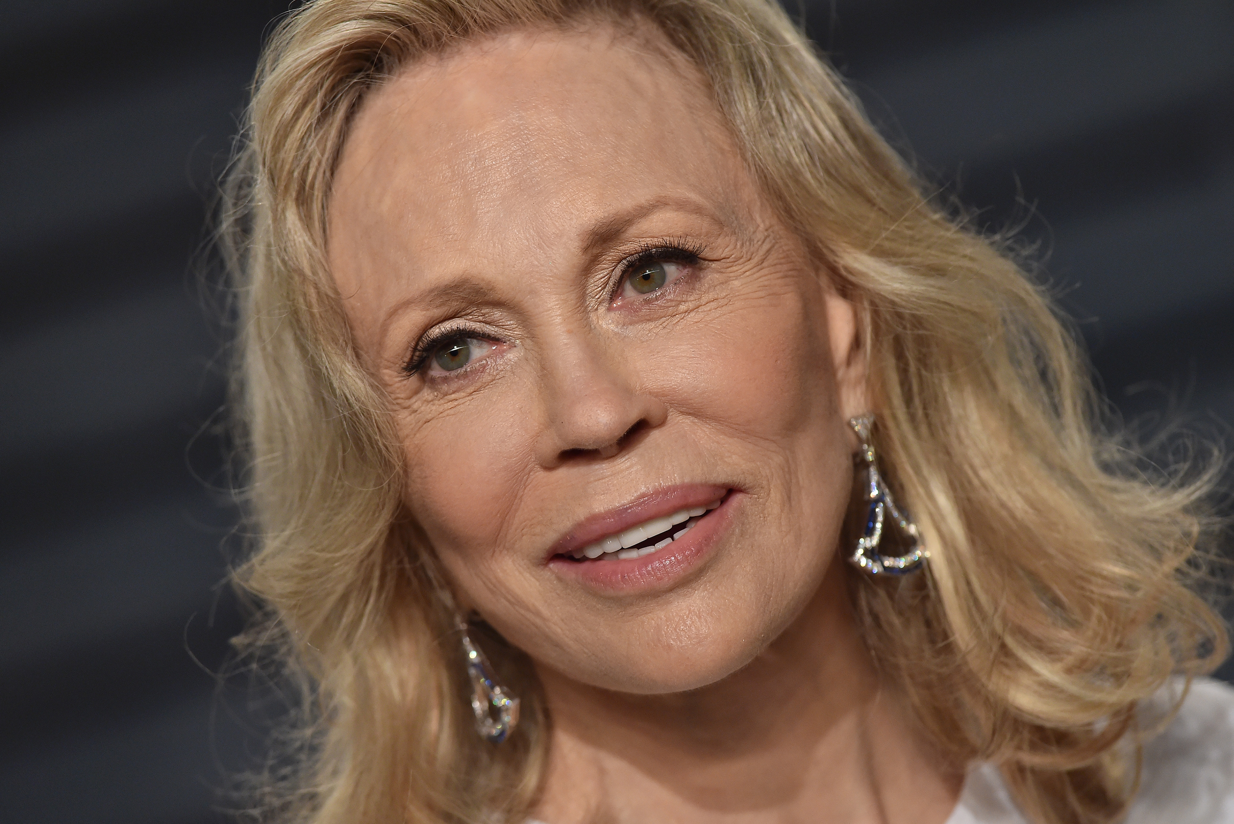Actress Faye Dunaway arrives at the 2017 Vanity Fair Oscar Party Hosted By Graydon Carter at Wallis Annenberg Center for the Performing Arts on February 26, 2017 in Beverly Hills, California.