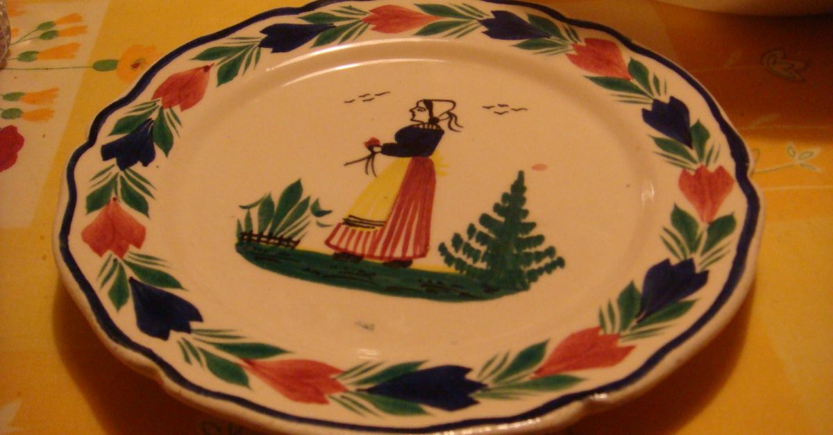 Old plate in Guingamp 